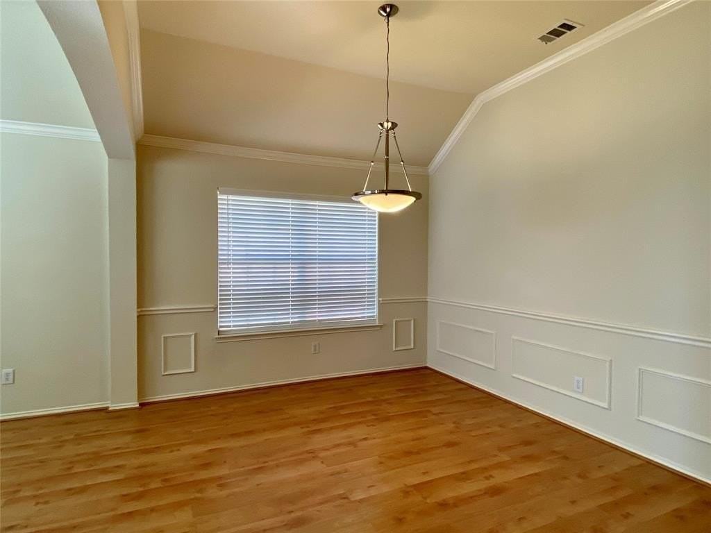 1420 Hudspeth Dr - Photo 4 of 40