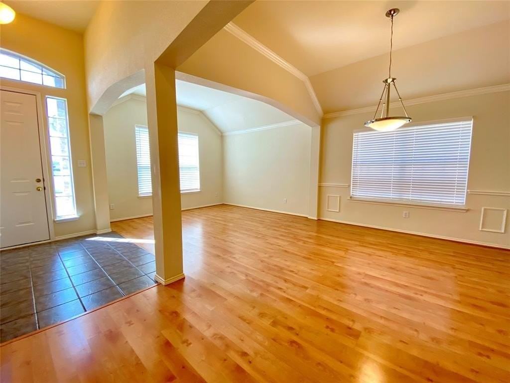 1420 Hudspeth Dr - Photo 5 of 40