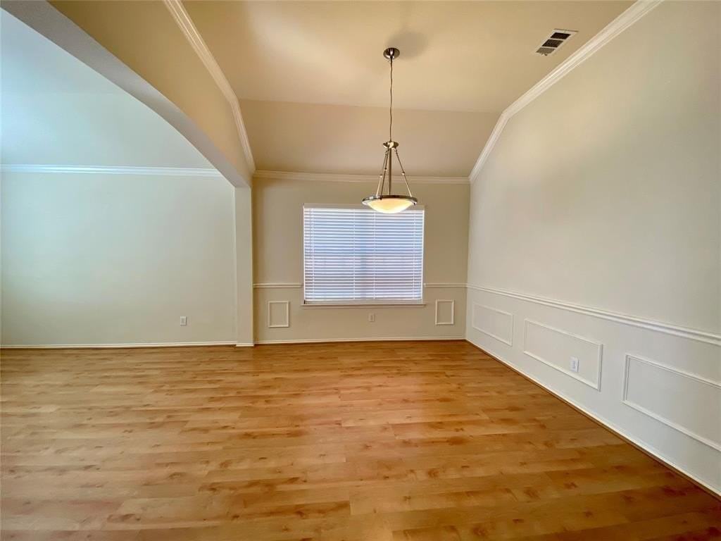 1420 Hudspeth Dr - Photo 6 of 40