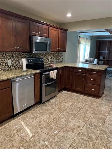 2221 Deerlick Ln - Photo 4 of 14