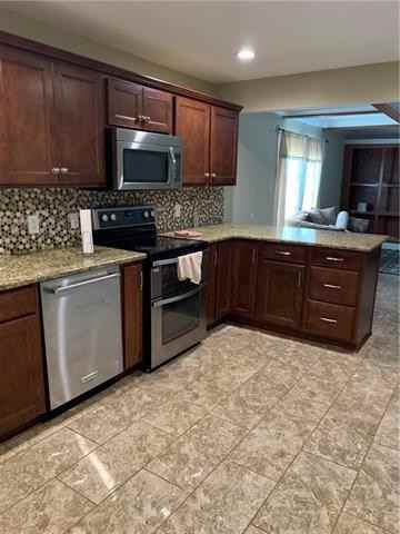 2221 Deerlick Ln - Photo 5 of 14