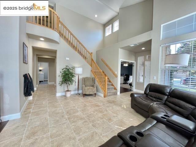 709 Thompsons Dr - Photo 2 of 9