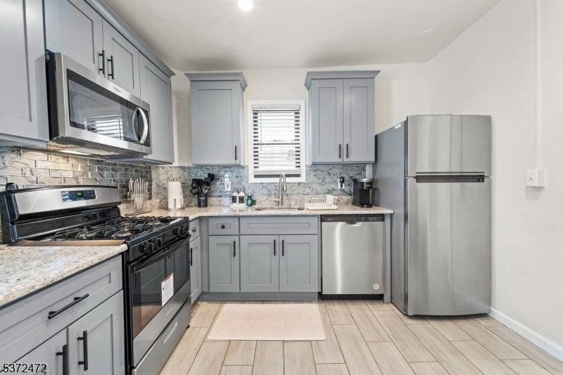 39 Emmet St - Photo 6 of 21