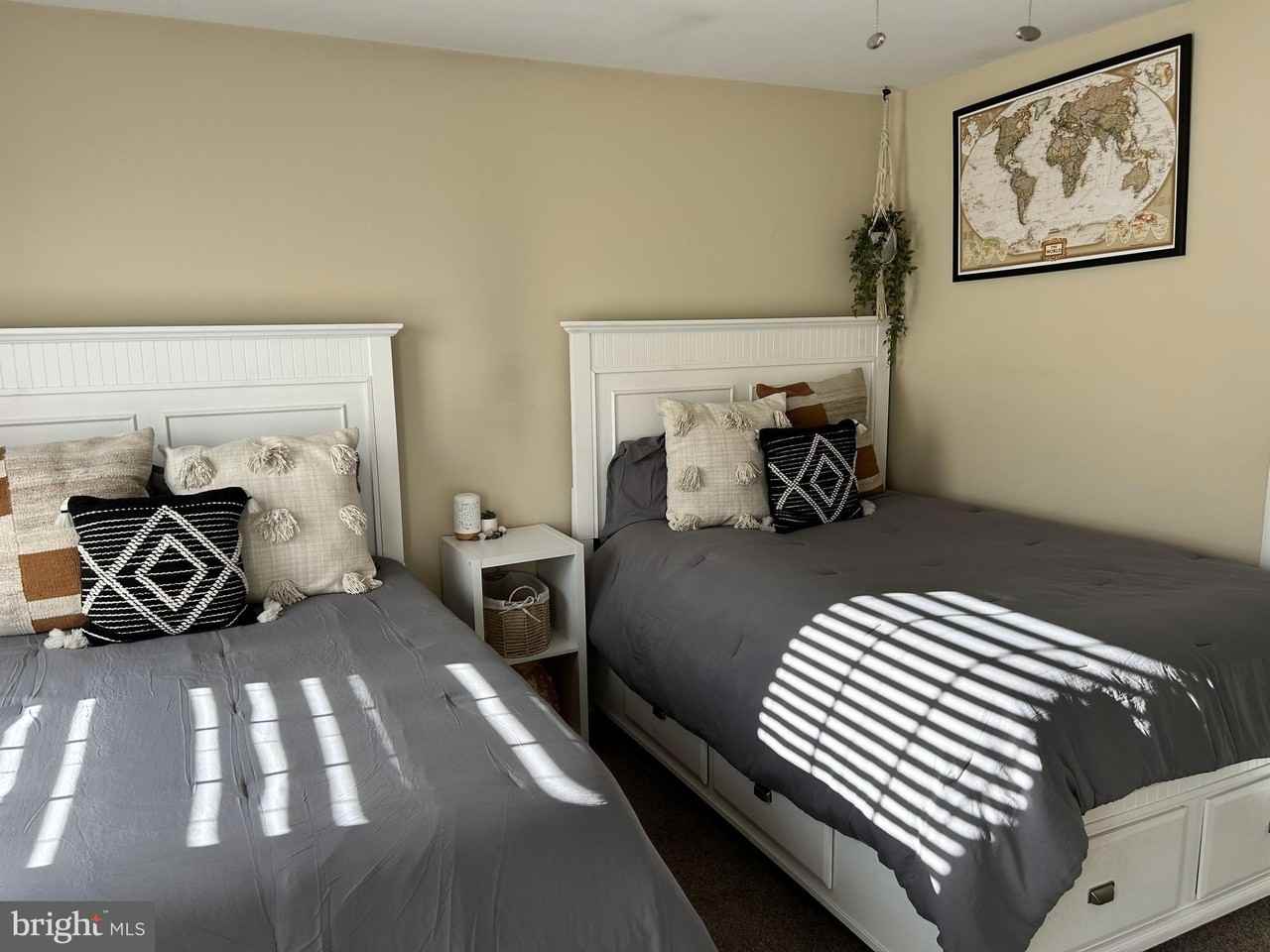 1040 Hillsboro Ct - Photo 7 of 16