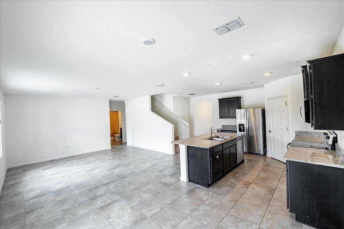 10493 Sw Toren Way - Photo 4 of 26