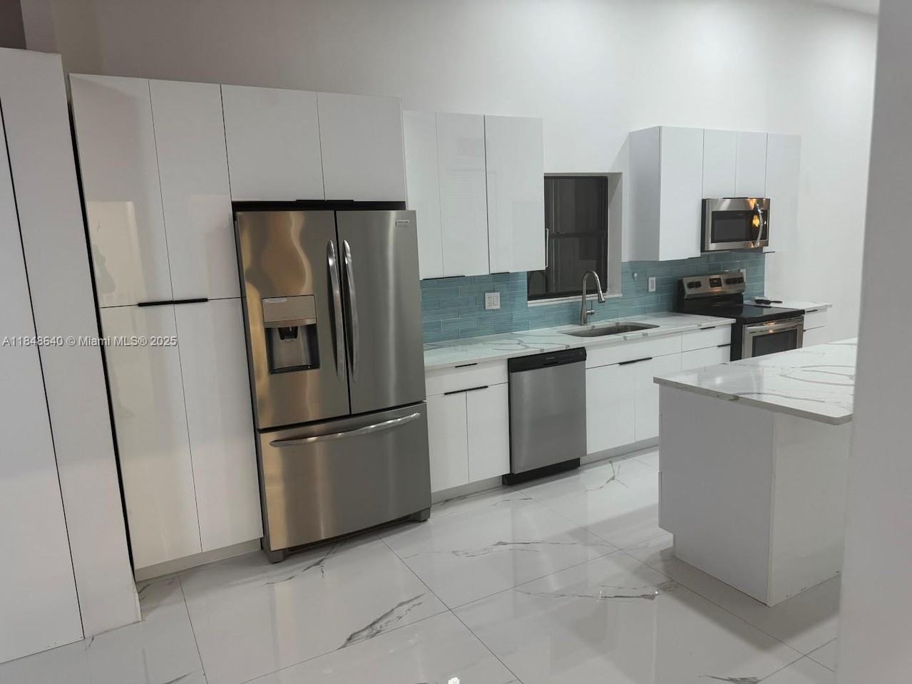 2671 S Parkview Dr - Photo 3 of 6