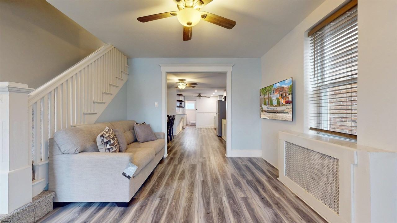 105 N Princeton Ave - Photo 5 of 32