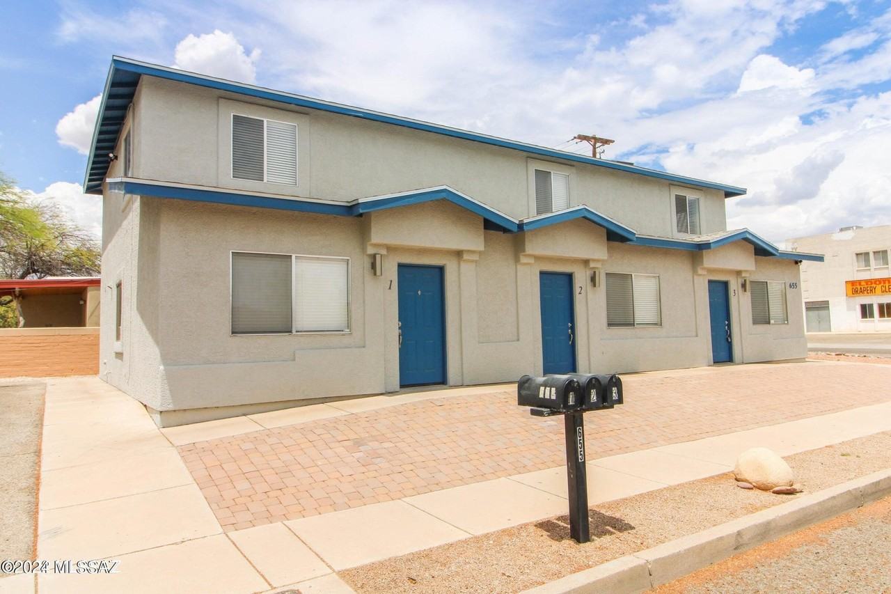 655 E Drachman St #3 - Photo 4 of 15