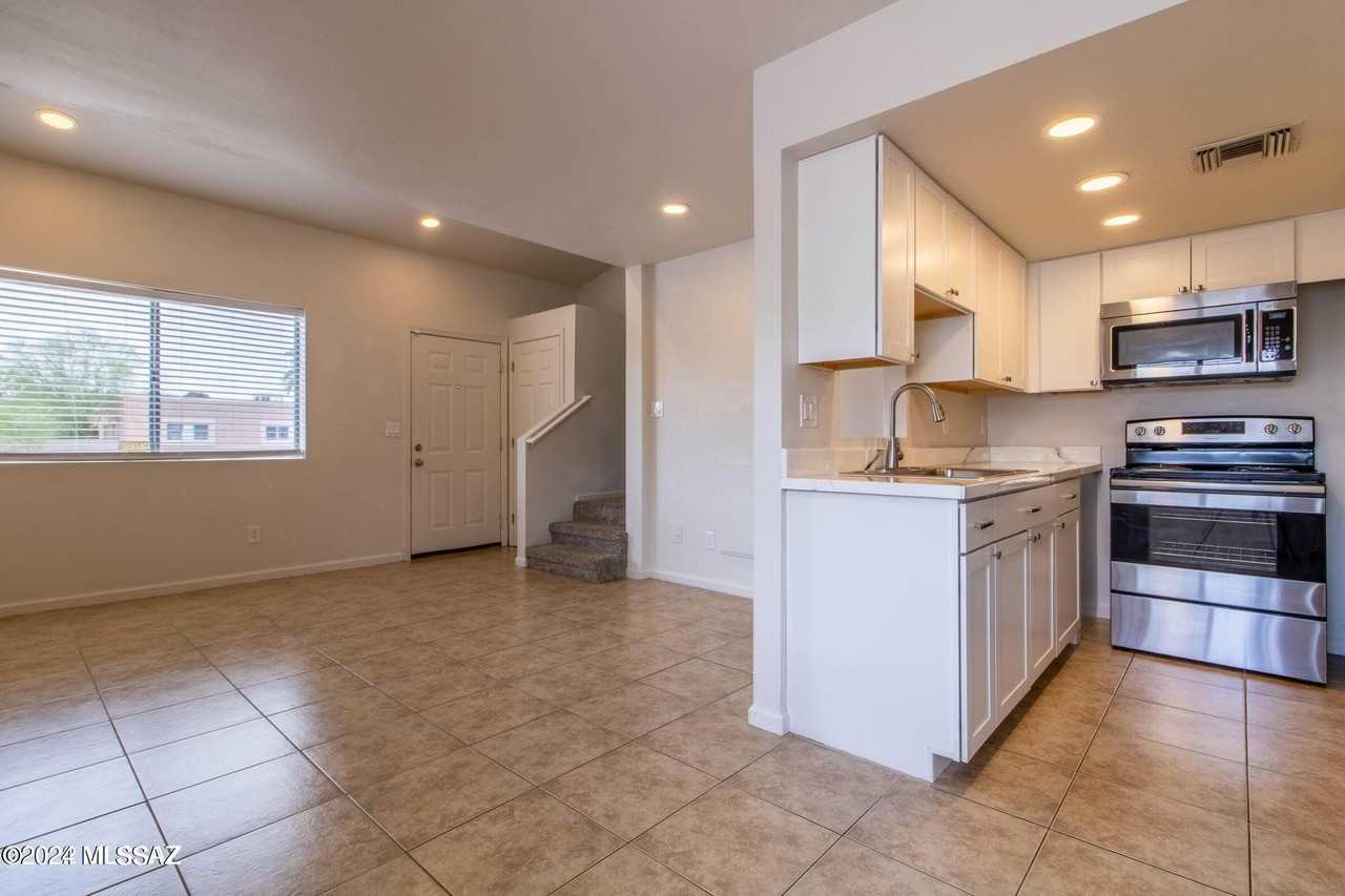 655 E Drachman St #3 - Photo 7 of 15