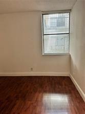 20562 Ne 30th Ave - Photo 3 of 8