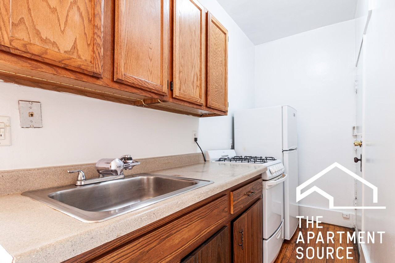 955 W Cornelia Ave #3A - Photo 2 of 9