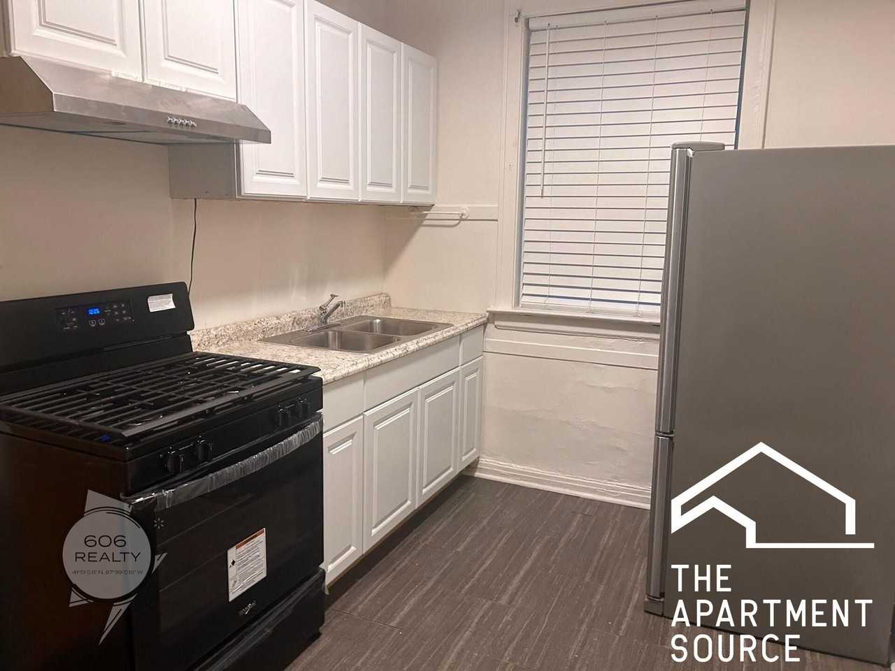 120 S Austin Blvd #B - Photo 2 of 8