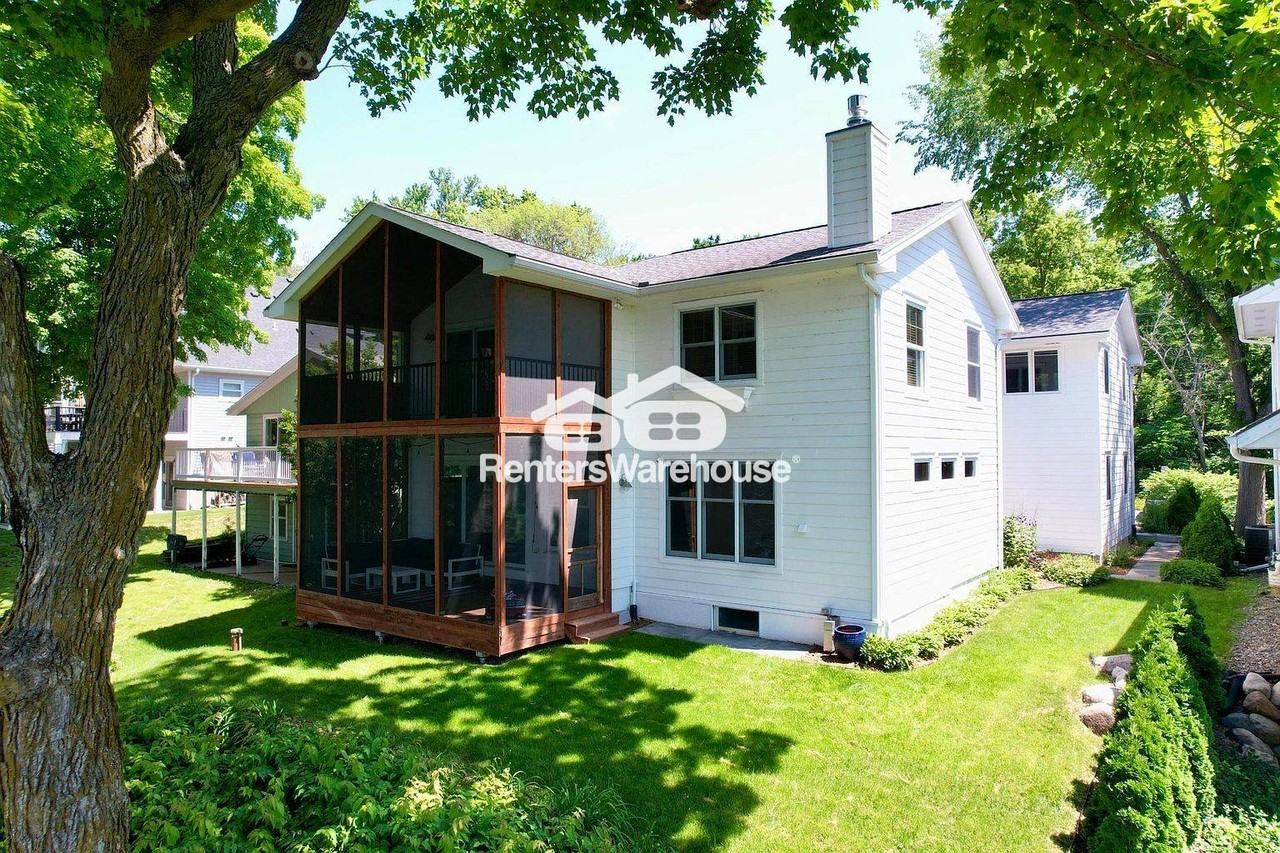 577 Park Ln - Photo 3 of 26