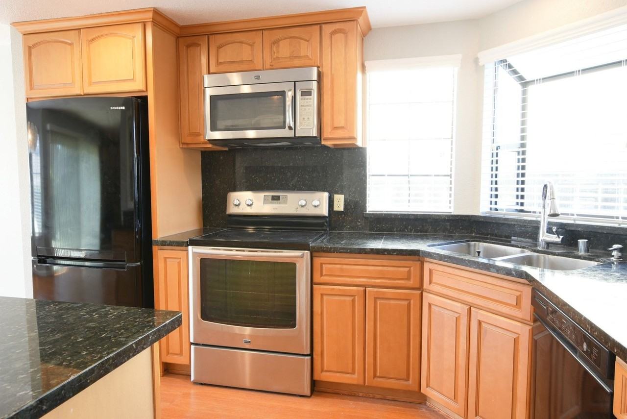 10049 Minaker Ct - Photo 3 of 14