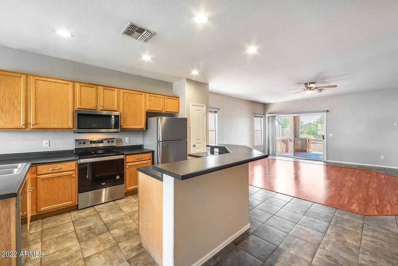 322 South 120th Avenue - Photo 7 of 28