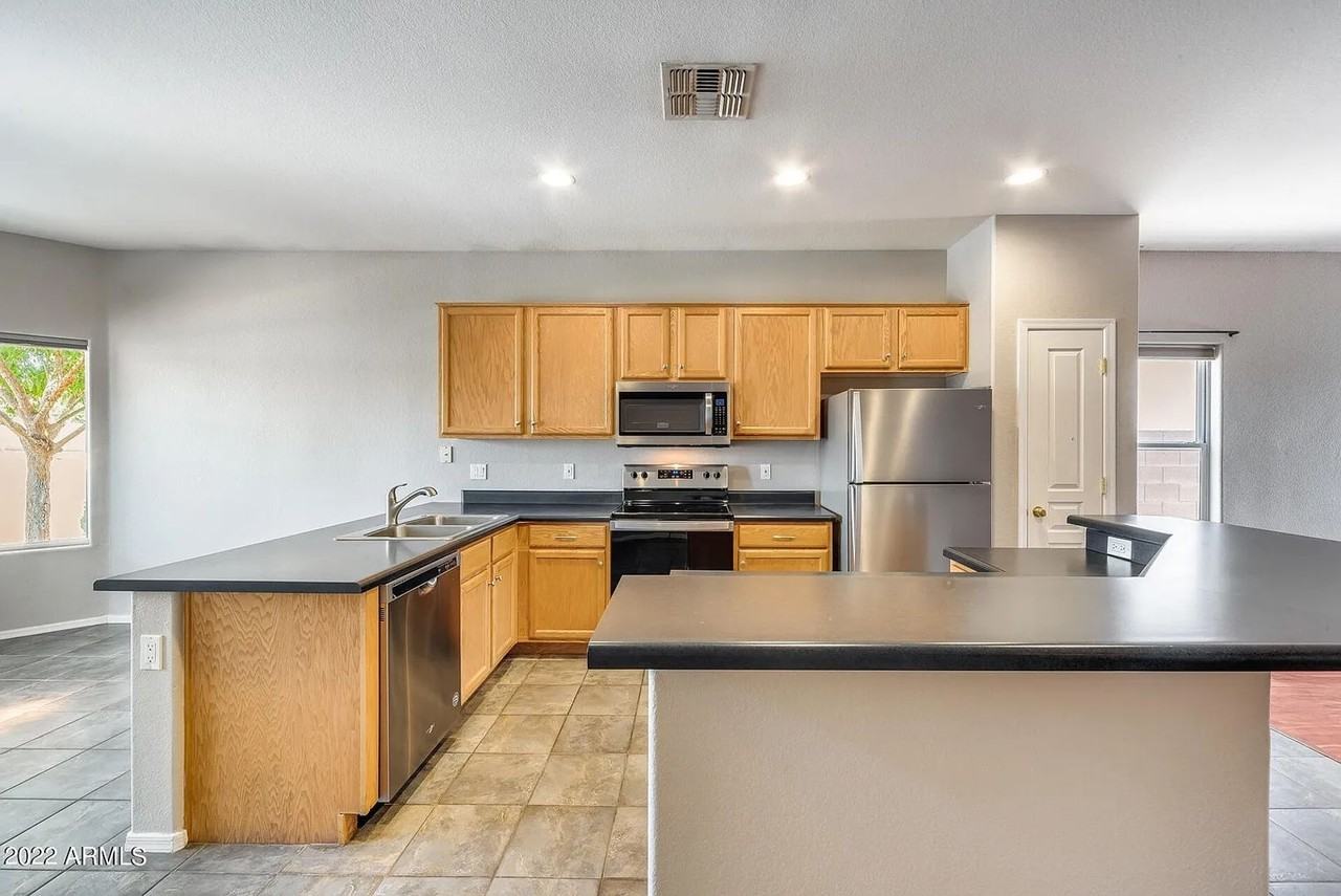 322 South 120th Avenue - Photo 6 of 28