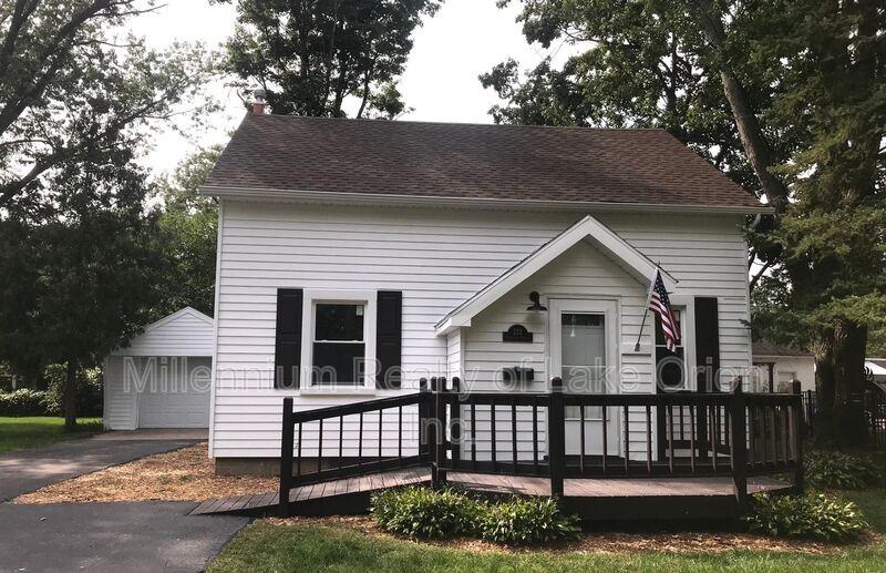 222 Franklin St - Photo 2 of 25