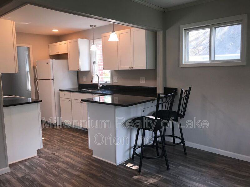 222 Franklin St - Photo 5 of 25