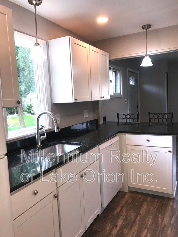 222 Franklin St - Photo 6 of 25