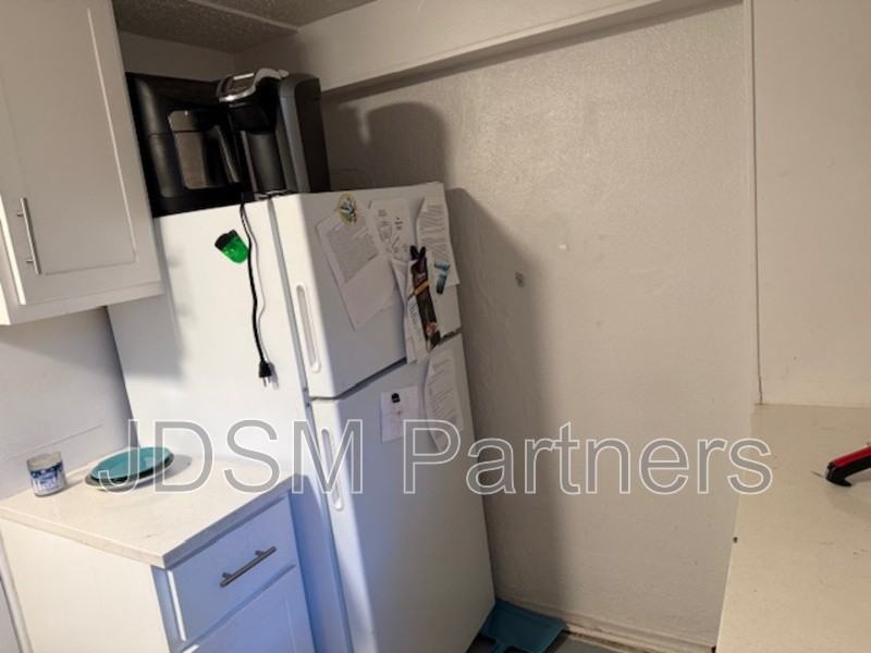 799 Cherry St #4 - Photo 5 of 18