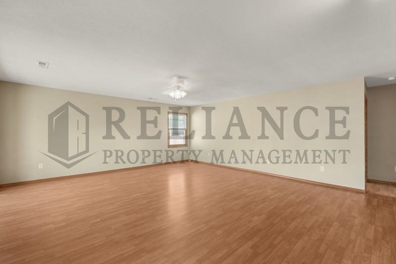 607 N Doris St - Photo 4 of 25