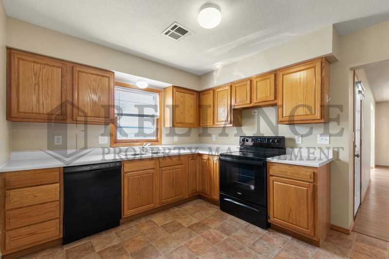 607 N Doris St - Photo 6 of 25