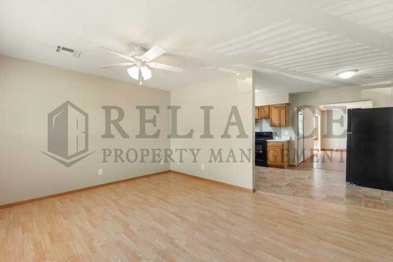 607 N Doris St - Photo 7 of 25
