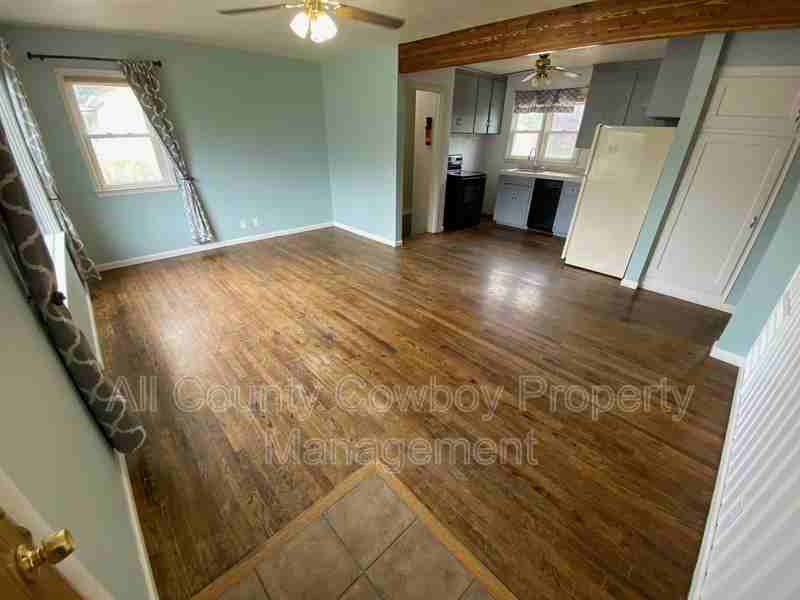 1417 Spring Creek Dr - Photo 2 of 13