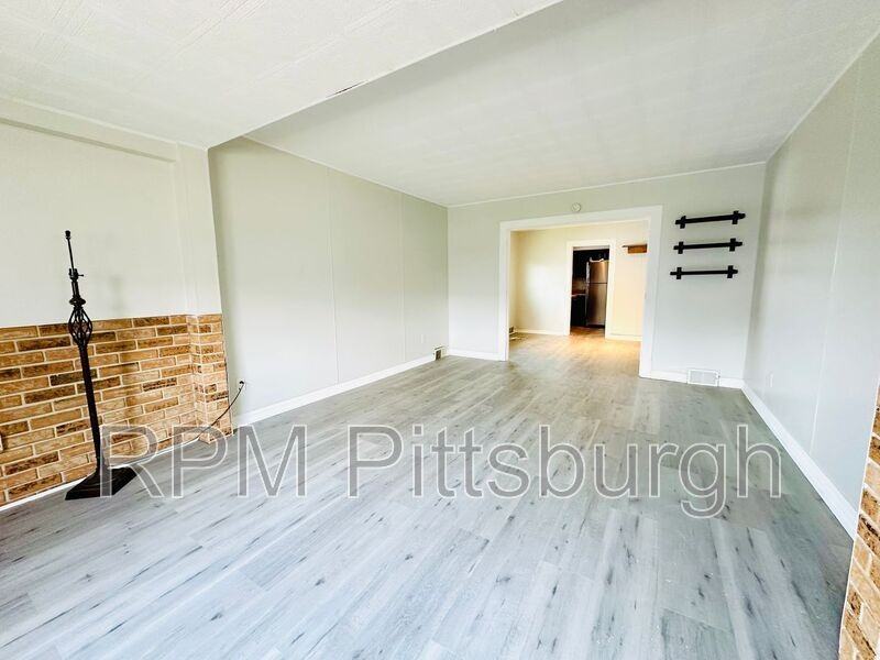 260 W Marigold St - Photo 3 of 13