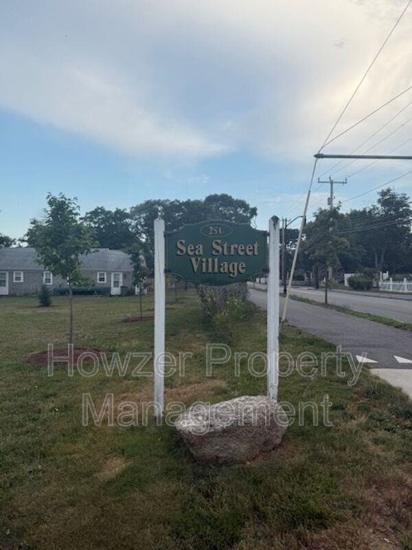 250 Sea St - Photo 2 of 6