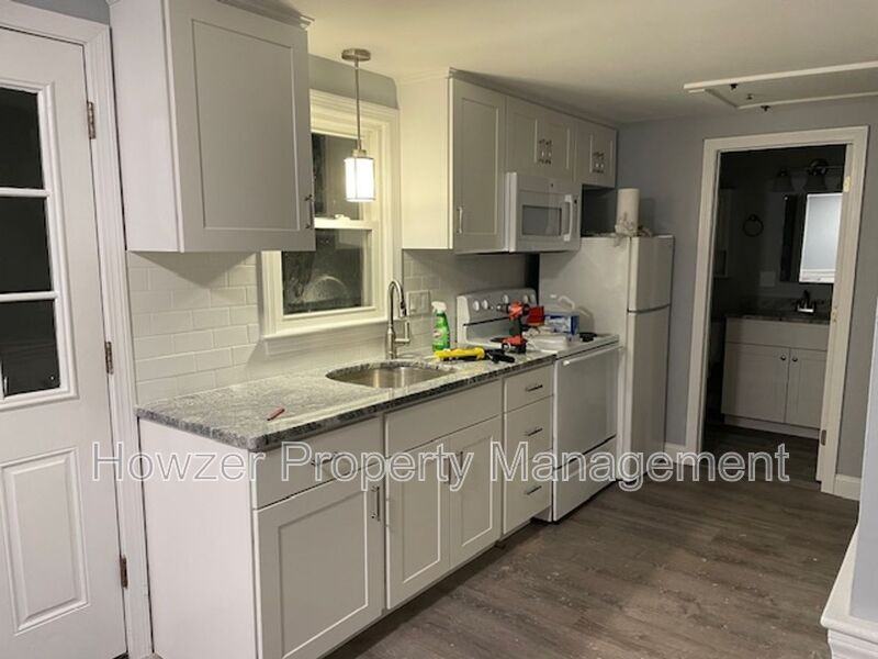 250 Sea St - Photo 3 of 6