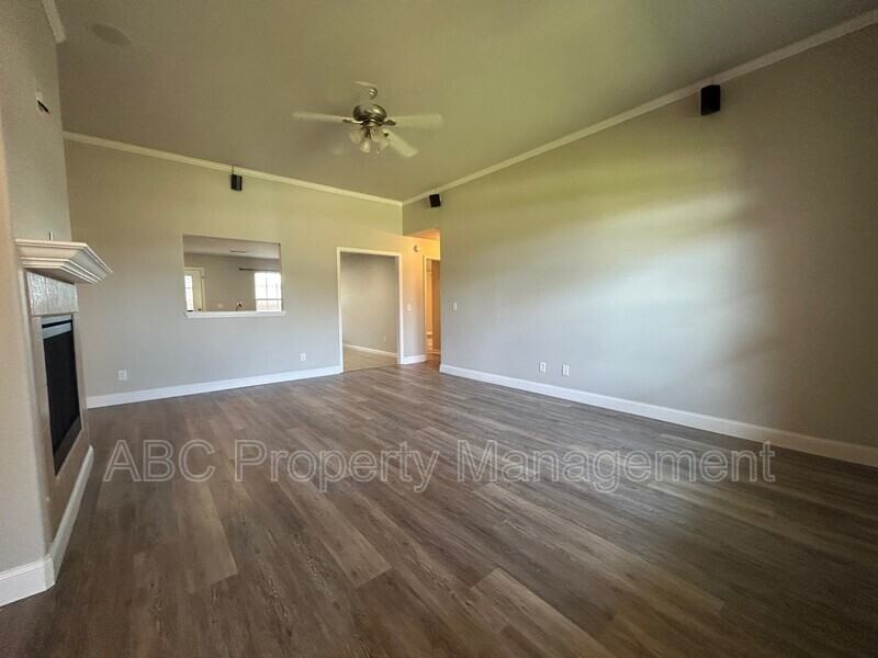 320 Sienna Dr - Photo 2 of 17