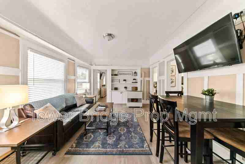 717 17th St #B - Photo 2 of 12