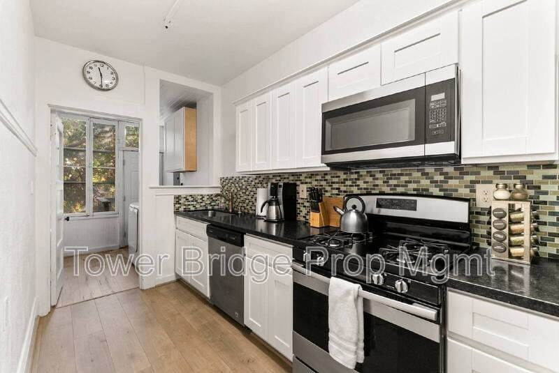 717 17th St #B - Photo 3 of 12