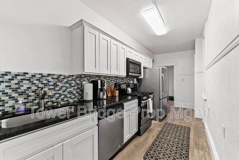 717 17th St #B - Photo 4 of 12
