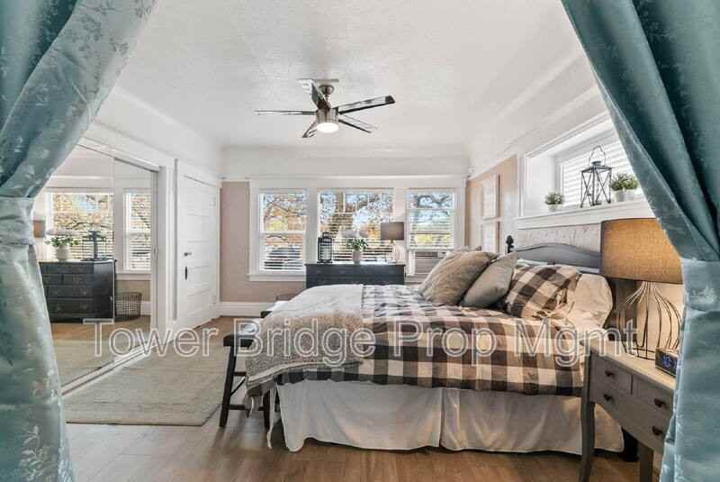 717 17th St #B - Photo 5 of 12