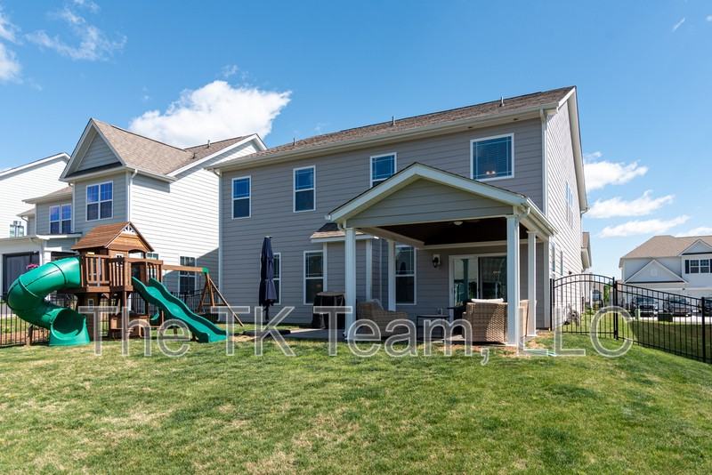 2046 Saddlebred Dr - Photo 2 of 11