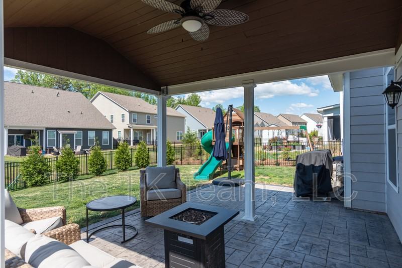 2046 Saddlebred Dr - Photo 3 of 11