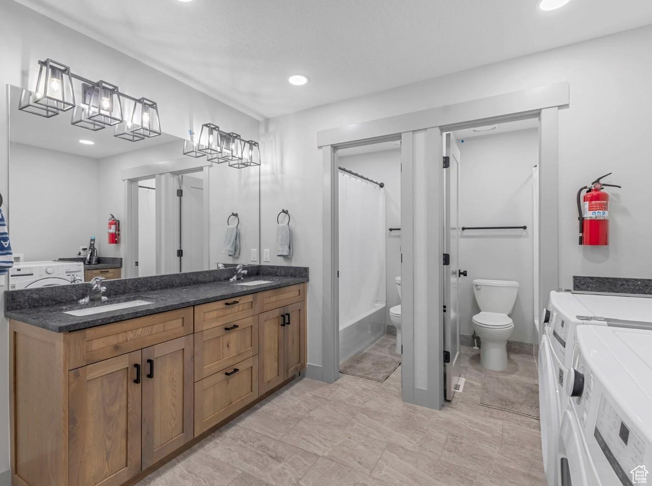 227 E 200 N - Photo 3 of 4