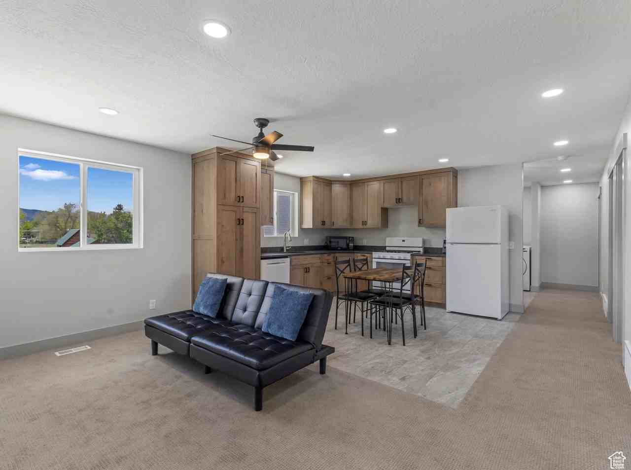 227 E 200 N - Photo 4 of 4