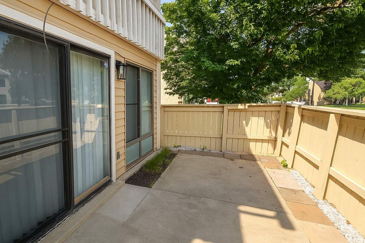 9926 Ridgeline Dr - Photo 2 of 13