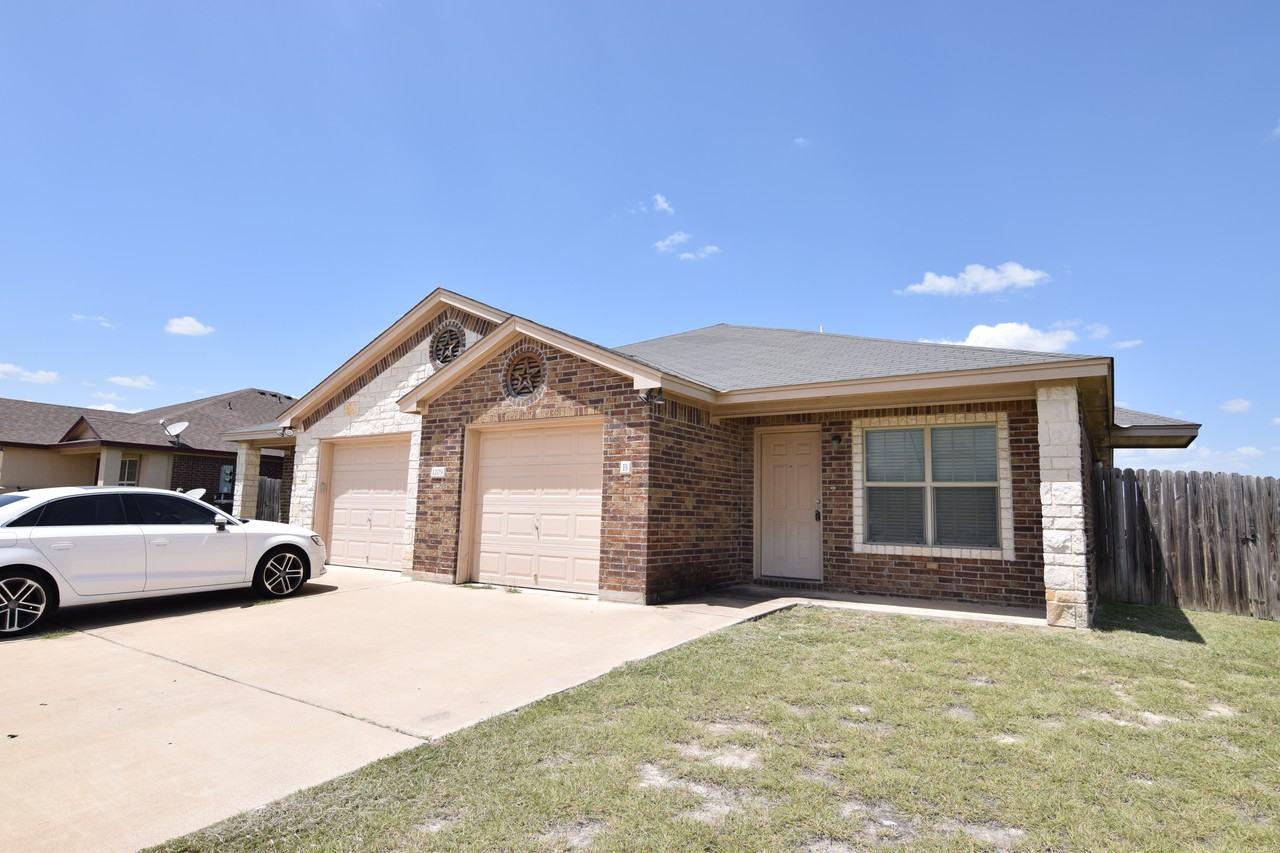 1209 Loyal Ln - Photo 2 of 18