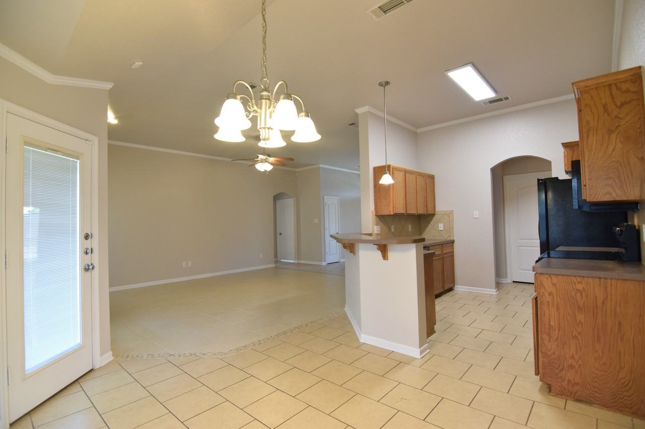 3501 Salt Fork Dr - Photo 5 of 21