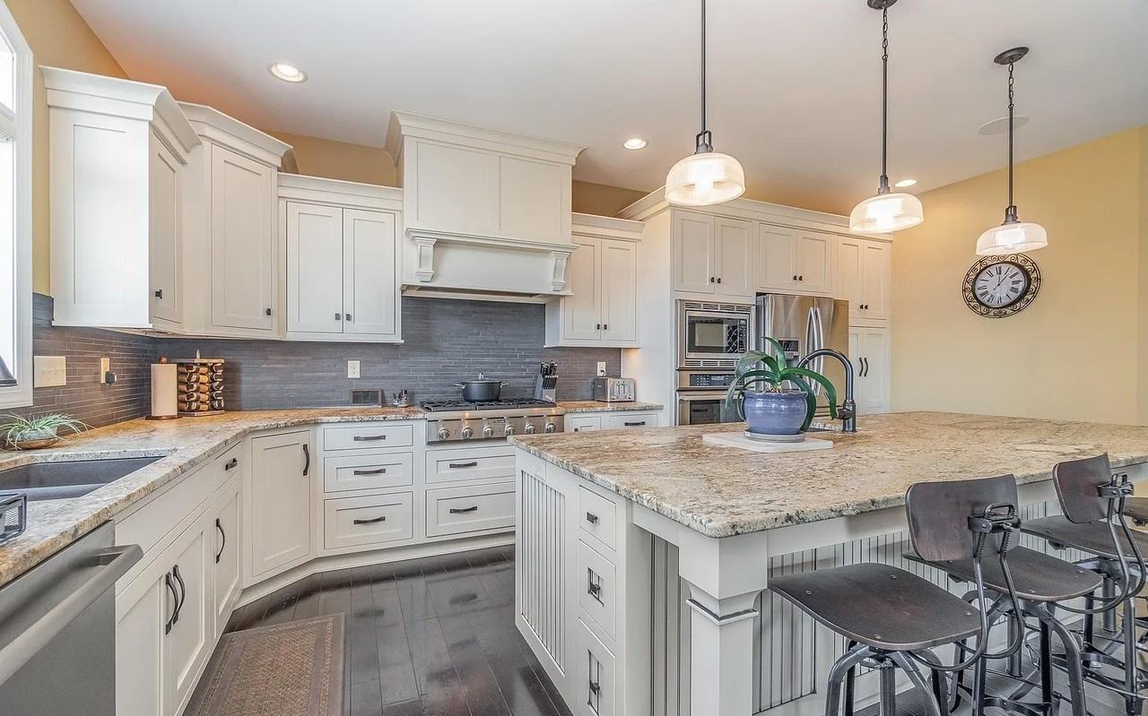 360 N 4th St - Photo 2 of 12