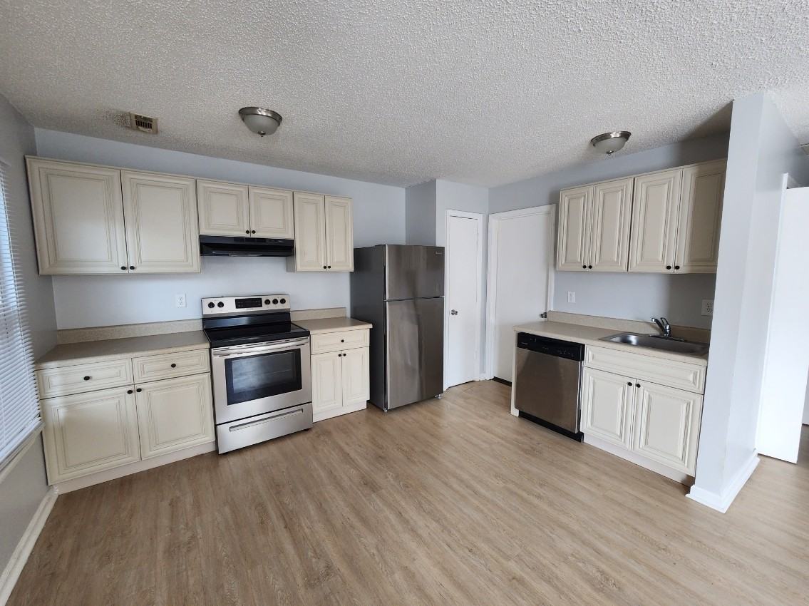 1251 Sumner Ave #B6 - Photo 3 of 4