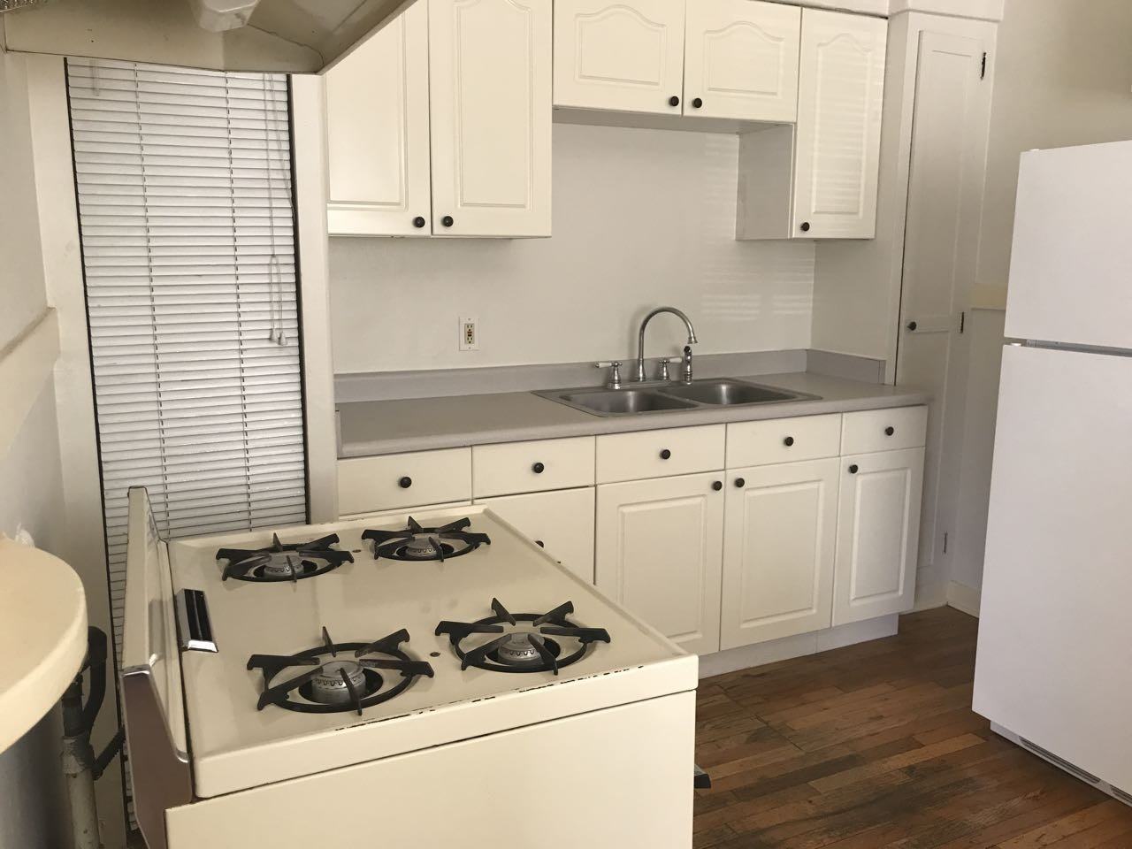 415 Coal Ave Se - Photo 7 of 14