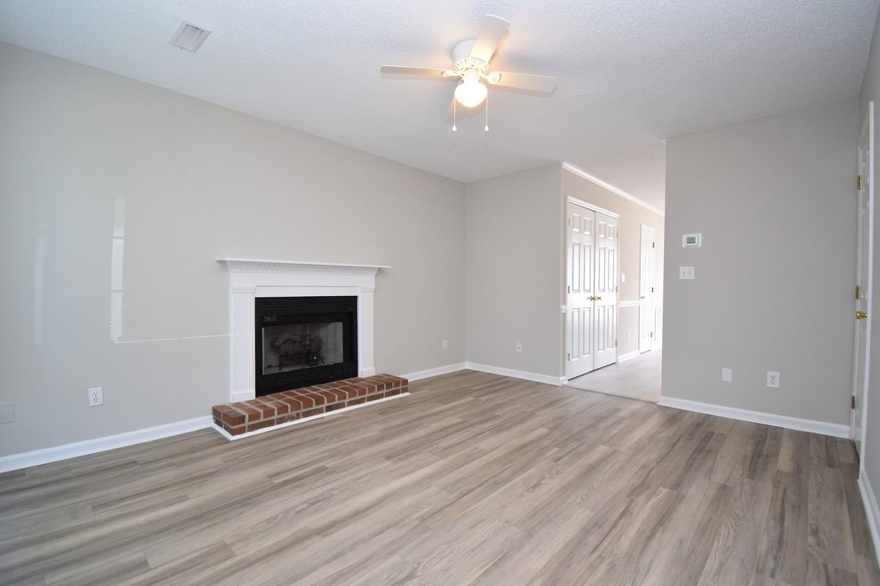 1105 Grovemont Dr - Photo 3 of 16