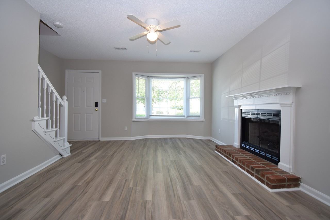 1105 Grovemont Dr - Photo 5 of 16