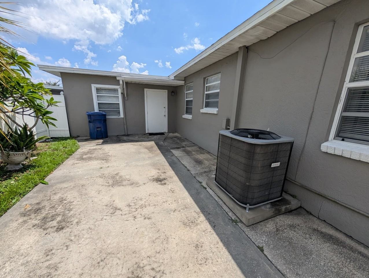 2526 W Cordelia St - Photo 5 of 43