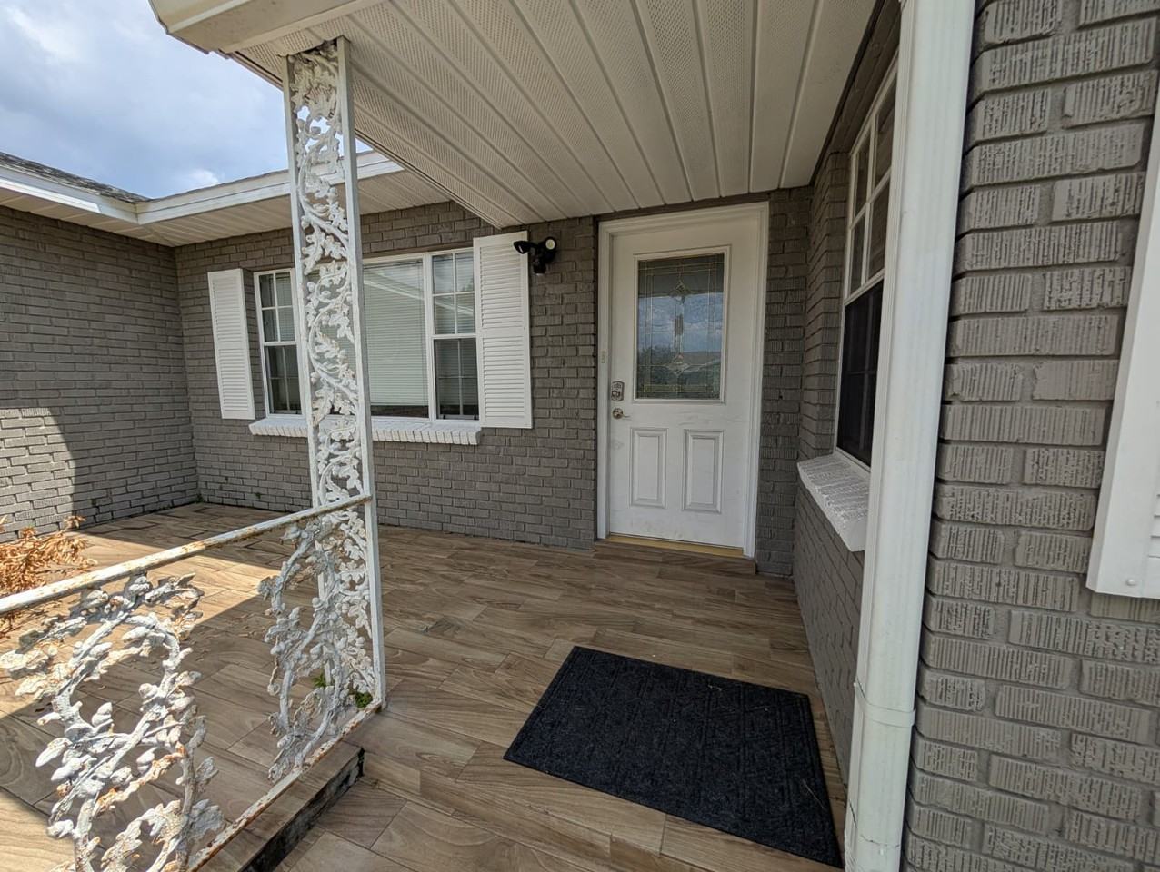 2526 W Cordelia St - Photo 3 of 43